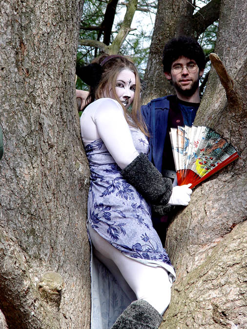 Aerie and  Lord Phaedrus up a Tree